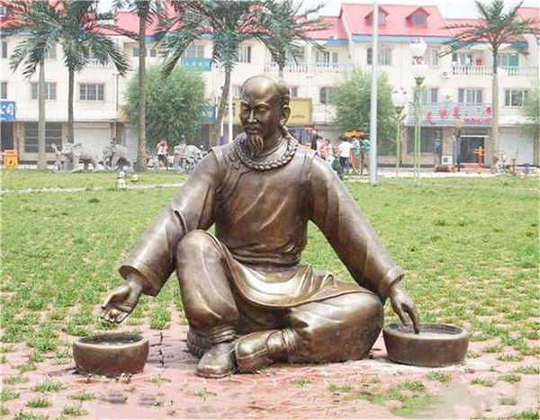中醫抓藥雕塑.jpg