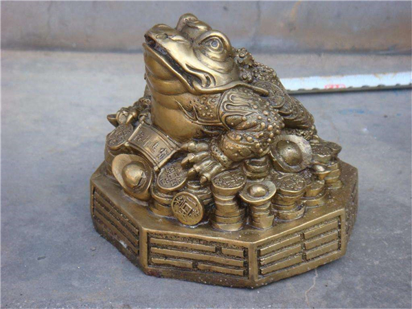 生產(chǎn)銅金蟾雕塑.jpg 生產(chǎn)銅金蟾雕塑.jpg